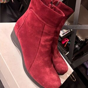La CANADIENNE Tina Suede Ankle edge Boots size 10 M including box.